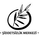 Bu görselde beyaz arka fon üzerinde tasarlanmış Şiddetsizlik Merkezi logosu bulunuyor. Logoda bir çember içerisinde zeytin dalı bulunuyor. Zeytin dalının üst ucu çember dışına çıkmış şekilde duruyor. Logonun altında, Şiddetsizlik Merkezi yazıyor.