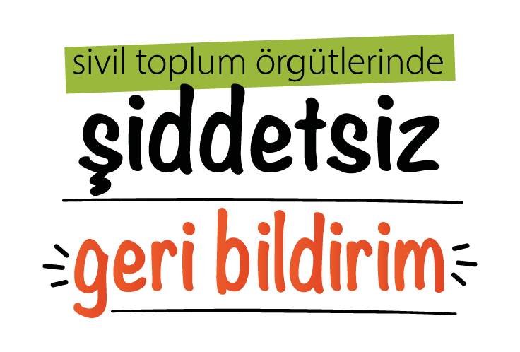 Bu görsel beyaz zemin üzerine tasarlanmış bir grafik tasarım. Görselde alt alta olacak şekilde, sivil toplum örgütlerinde şiddetsiz geri bildirim yazısı yer alıyor. Sivil toplum örgütlerinde yazısı, yeşil bir şerit üzerine yazılı. Geri Bildirim yazısı da turuncu rengi kullanılarak yazılmış.